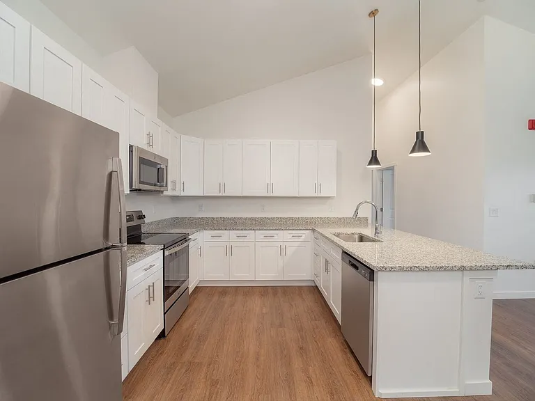 Sunshine Park Apartments — Photo 6
