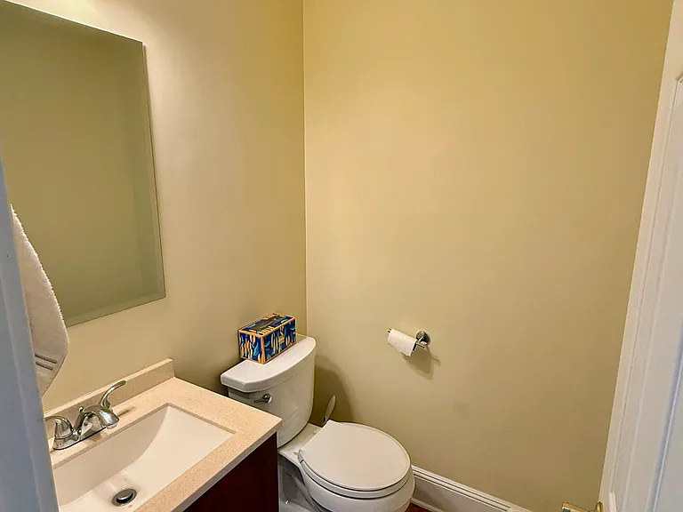 211 Hunyadi Ave — Photo 28