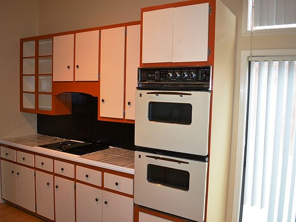 3rd image of 206 Candlewood Cv