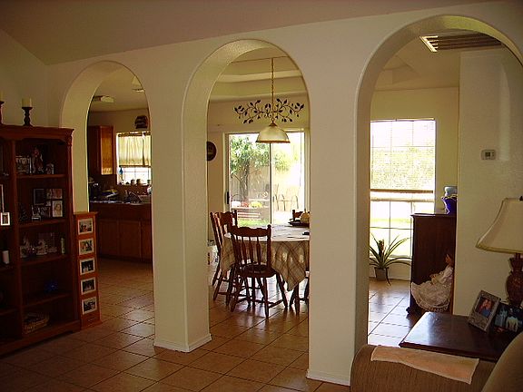Entry to dining & kitchen