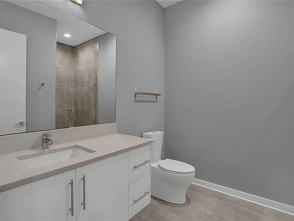 3rd image of 6218 S Foster Ave