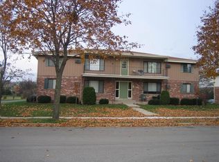 1400 Blackhawk Trl APT 3, Waukesha, WI 53186