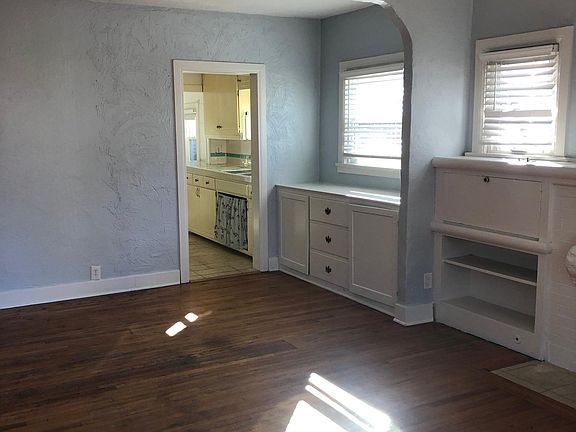 5th image of 3533 Meade Ave