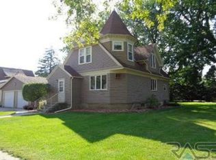 301 S 1st St, Beresford, SD 57004