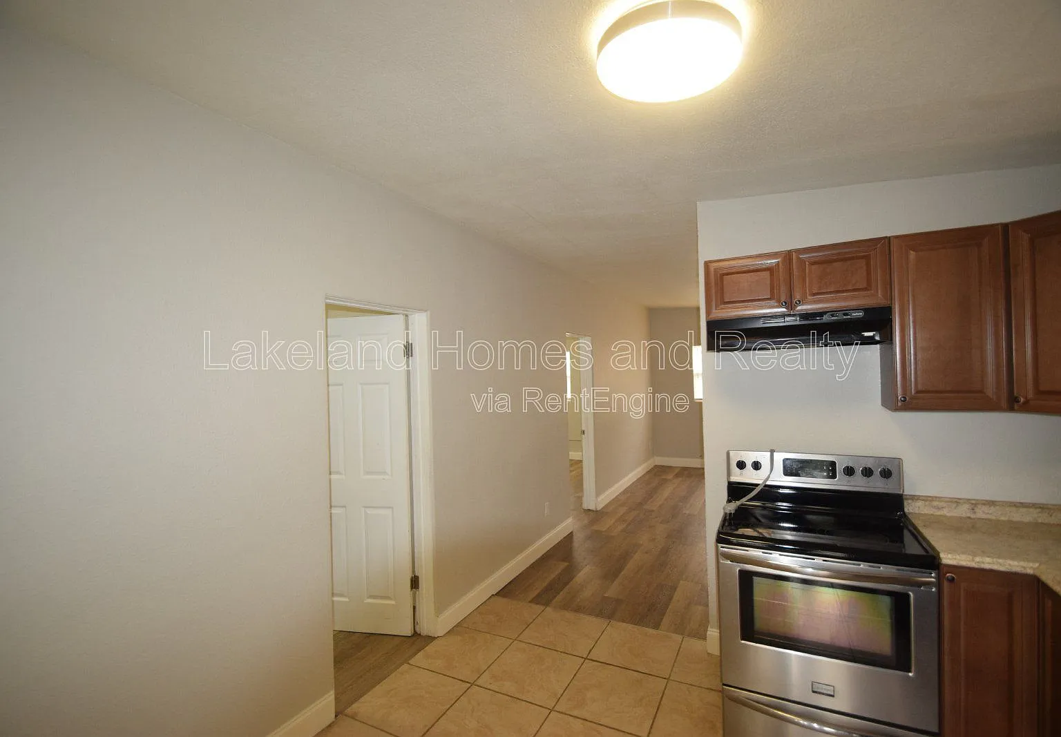 2 bed, 1.0 bath, $1,295 — Photo 4