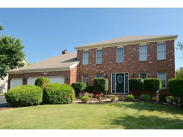 1135 Thackery Ln photo 1