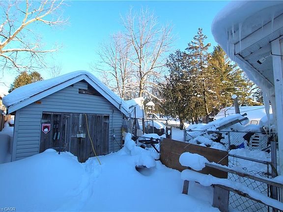 2nd image of 283 Albert St S