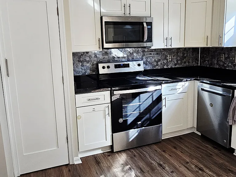 17519 Longview Ln — Photo 6