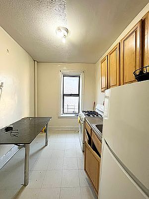 2nd image of 285 E 91st St APT 5B