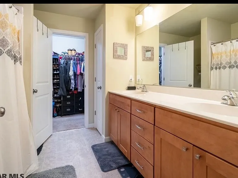213 Jonathan Ln — Photo 2