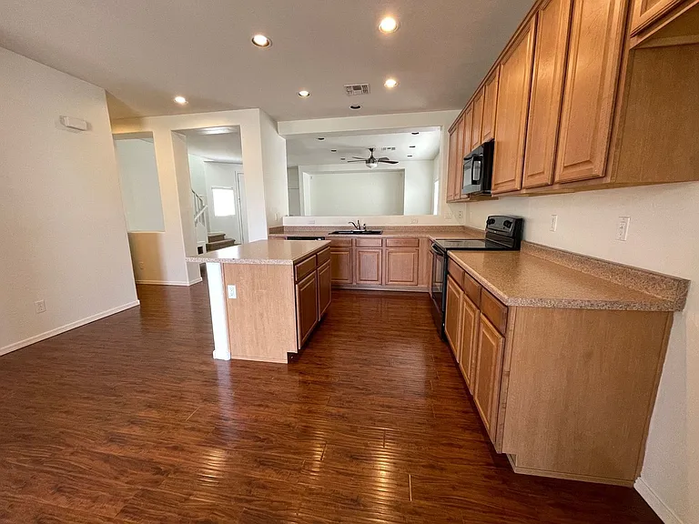 18235 N Alicia Ct — Photo 4