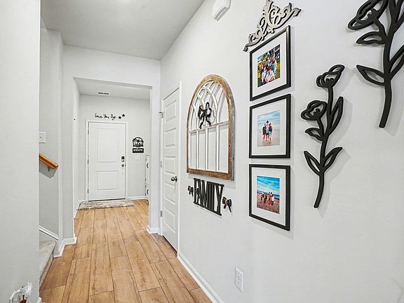 4th image of 143 Albatross Way