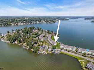 2 Catamaran Ct, Mount Arlington, NJ 07856