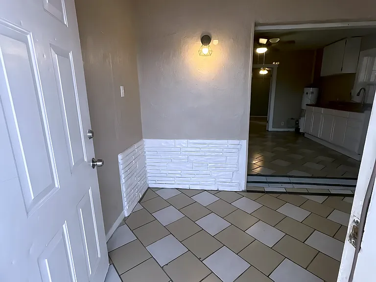 71 N Boone St #1 — Photo 5