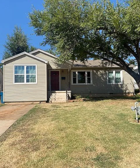 227 Benton - Front of house