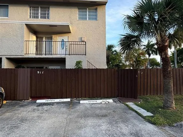 15690 SW 82nd Circle Ln APT 912, Miami, FL 33193