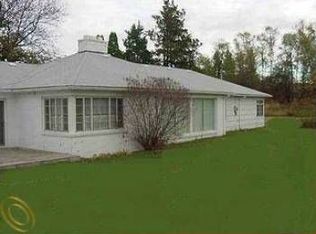 9287 Hartland Rd, Fenton, MI 48430