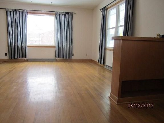 3rd image of 6 E Vista Blvd