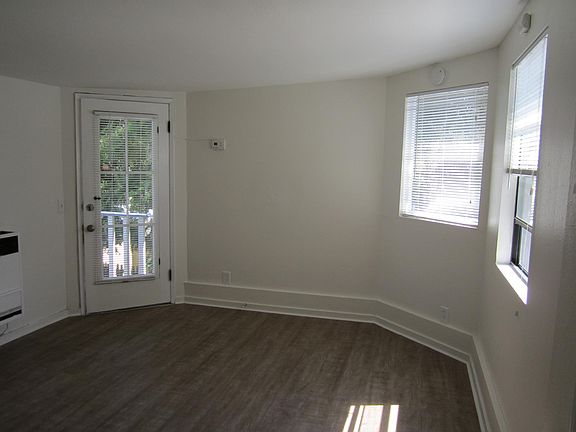 3rd image of 222 W Micheltorena St #5