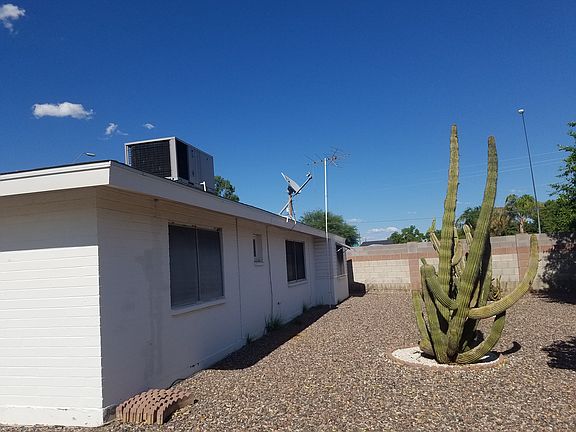 3rd image of 5155 E Escondido Cir