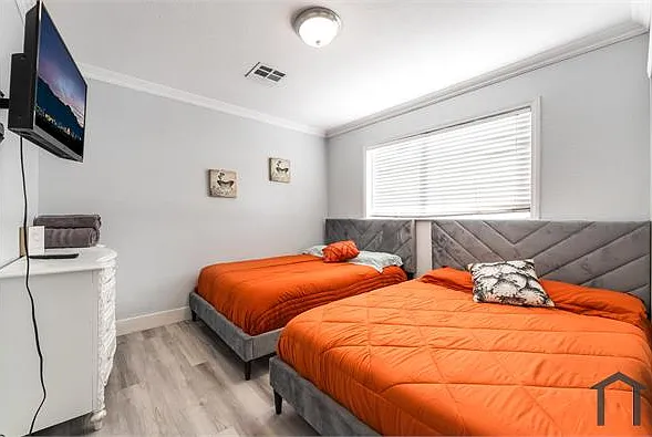 2419 Vegas Valley Dr — Photo 26