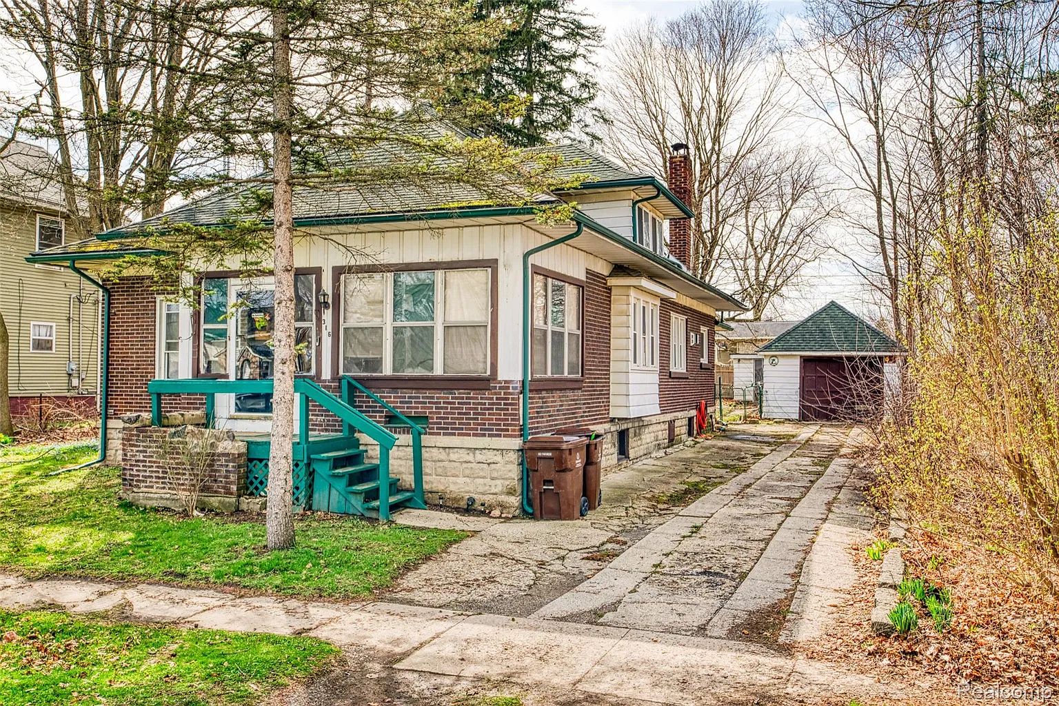 316 S Main St photo 1