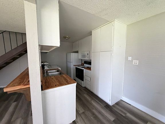 5th image of 641 Oakwood Dr APT 3