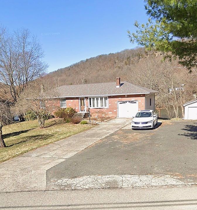 1st image of 1 Tappan Dr