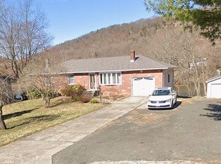 1 Tappan Dr, Monroe, NY 10950