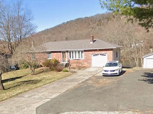 1 Tappan Dr, Monroe, NY 10950