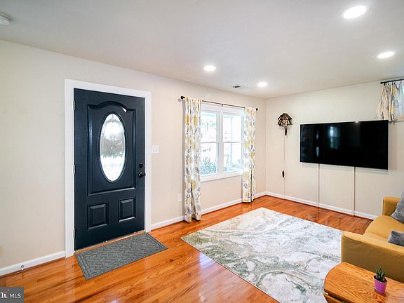 5th image of 3207 Bradford St