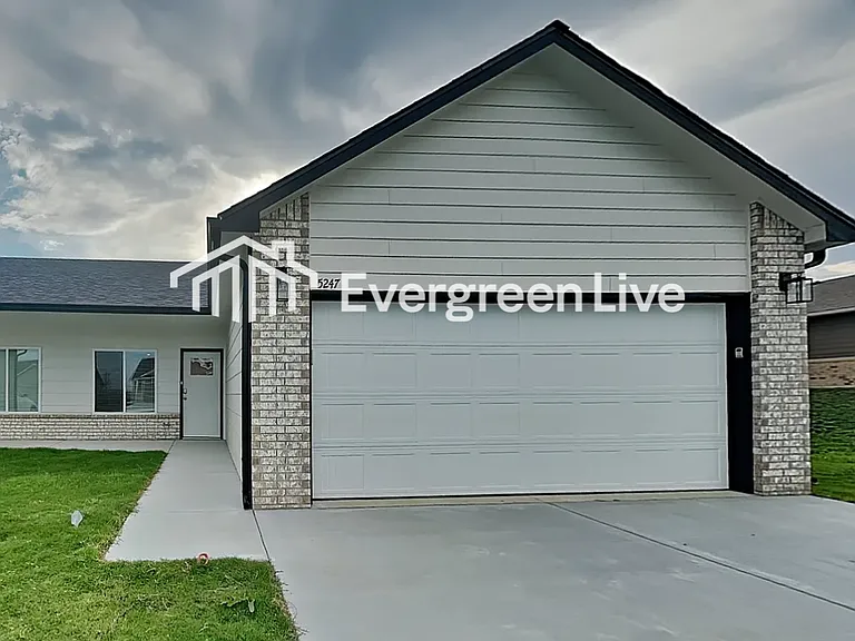 5247 N Cypress St — Photo 2