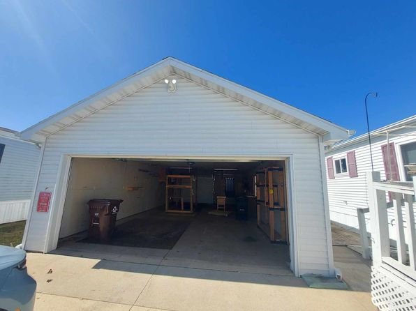 3855 Sunlight Rdg #SUN3855, Dubuque, IA 52001