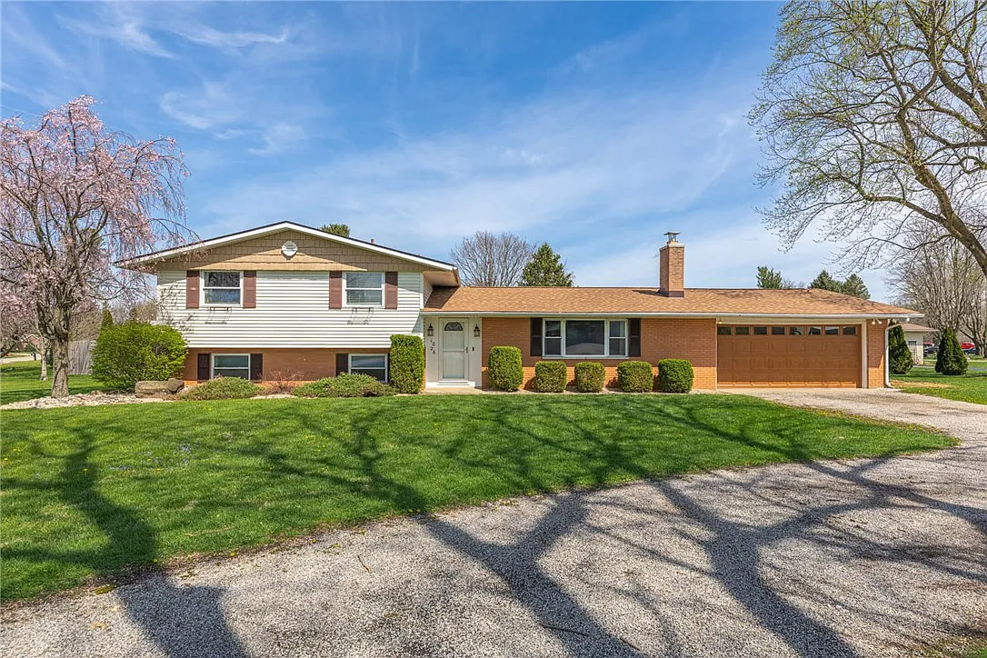 1026 Trianon Dr photo 1
