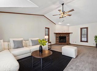 3010 Meadow Glen St, Marion, IA 52302