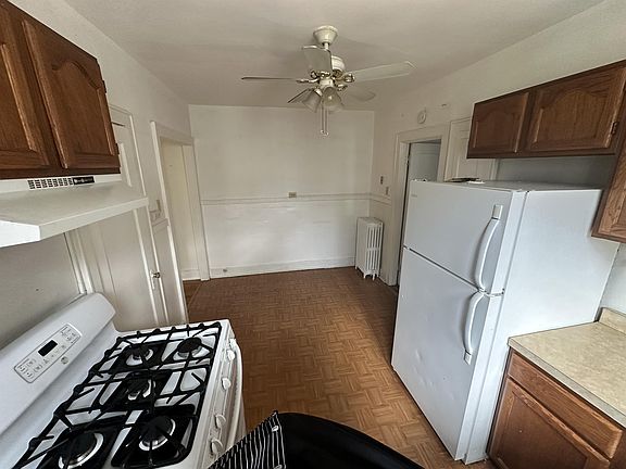 5th image of 40 Parkwood St APT 4