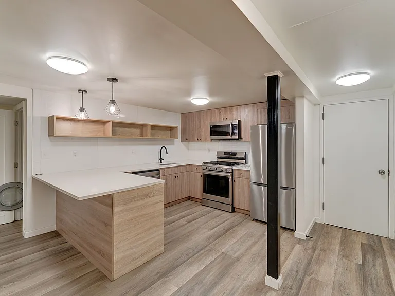 420 Whitney Ave — Photo 18