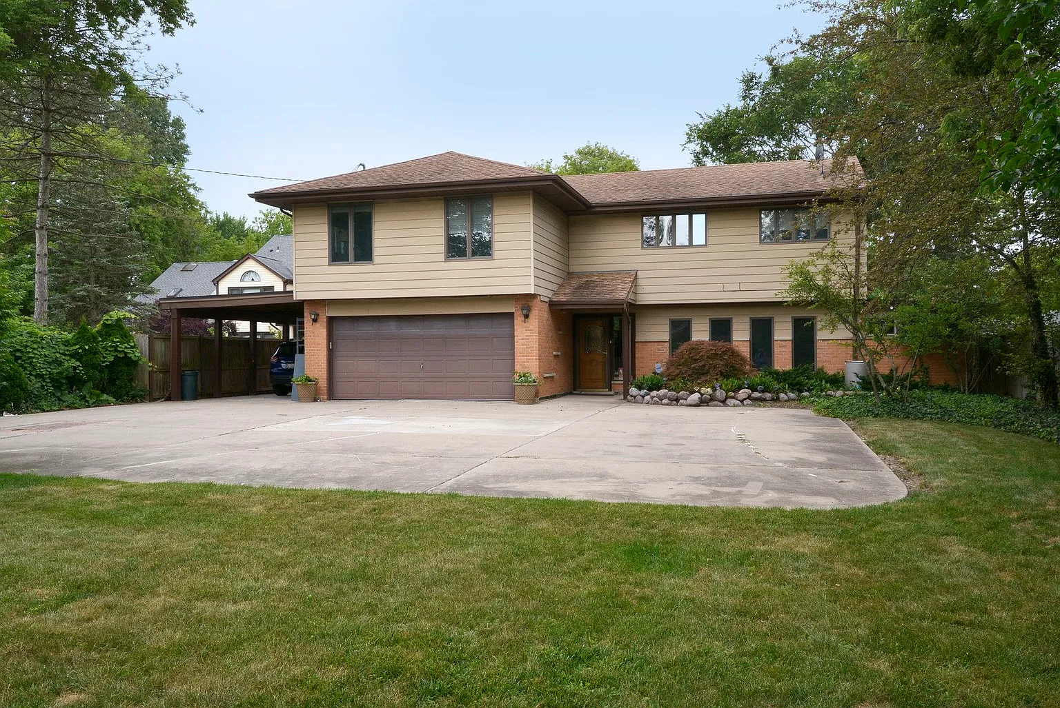 1620 Pfingsten Rd photo 1