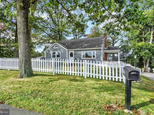 240 S Camp St, Red Lion, PA 17356