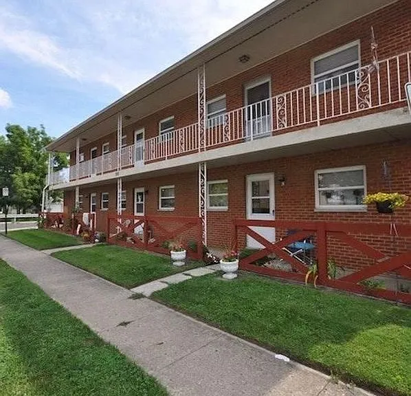 208 Southwood Ave #D — Photo 1