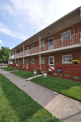208 Southwood Ave #D Photo 1 208 Southwood Ave #D Photo 1