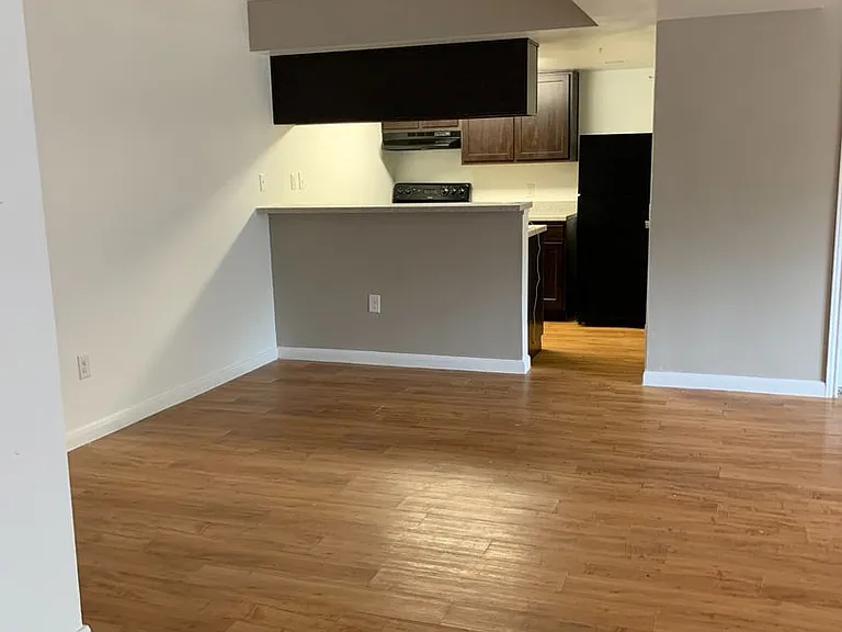 Emerald Cove Apartments — Photo 131