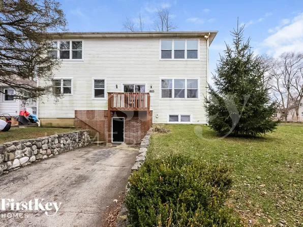 217 Fairfield Dr, Island Lake, IL 60042