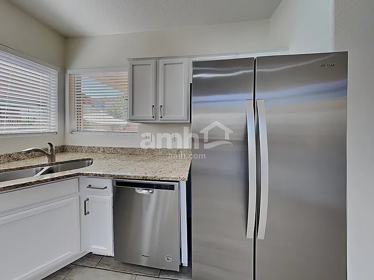 108 E Calle Del Rondador — Photo 4