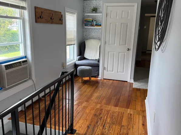 30 Woodbine Ave, Pittsfield, MA 01201