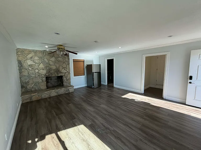 2526 E Balsam Ave — Photo 1