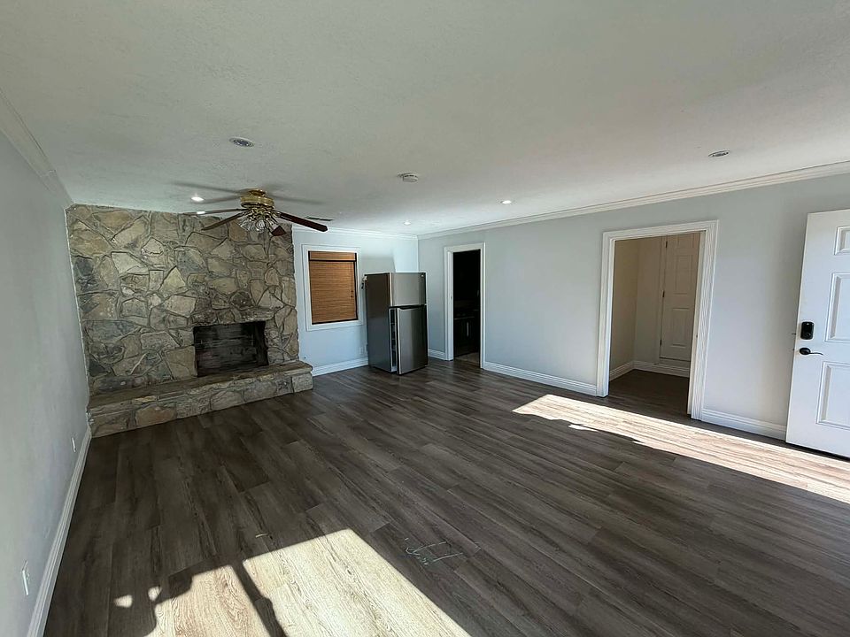 1st image of 2526 E Balsam Ave