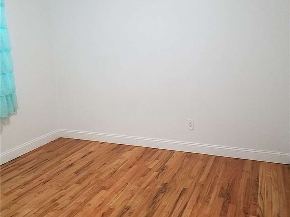 5th image of 14910 Melbourne Ave Floor 2