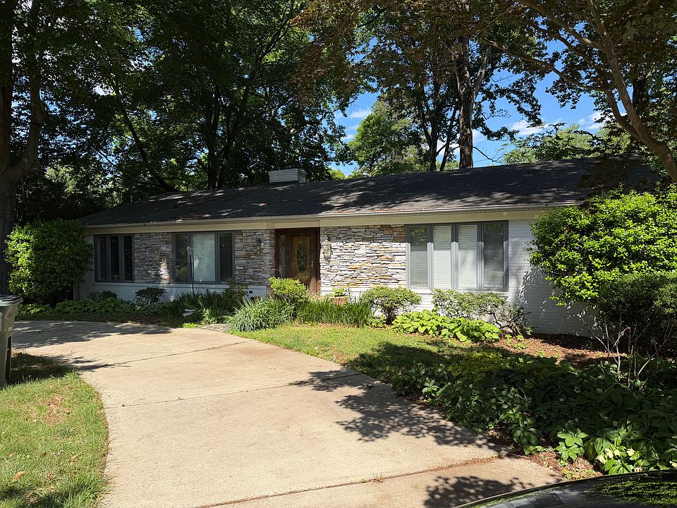 1st image of 704 Sussex Ct