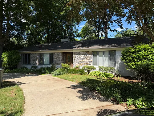 704 Sussex Ct Photo 1